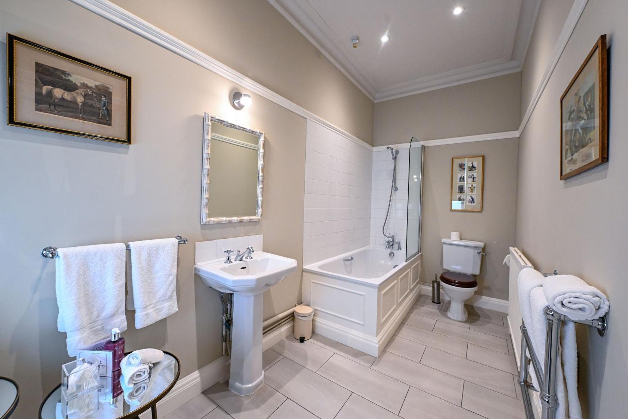 The Jockey Club Rooms Newmarket  Eksteriør bilde